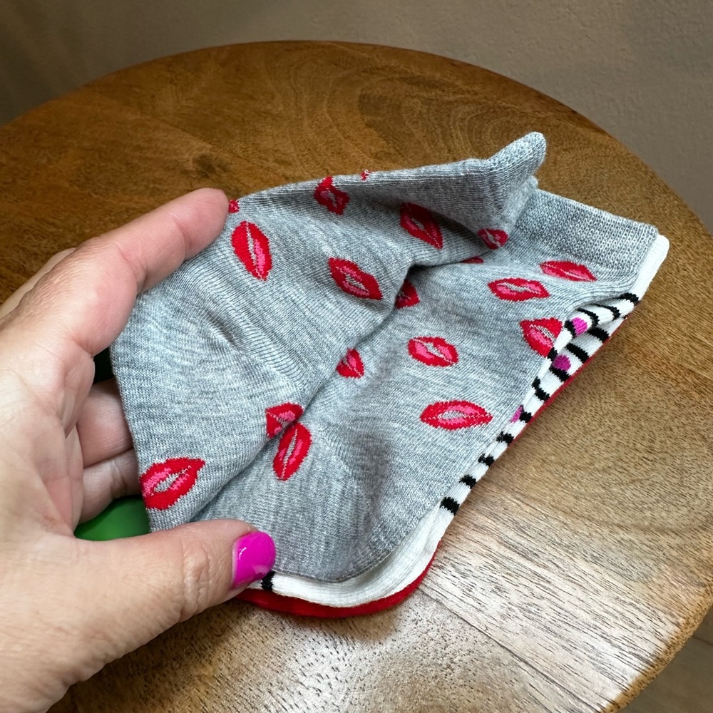 Kate Spade Valentine’s Day lips polka dot stripes shortie crew socks 3 pack - Picture 5 of 7